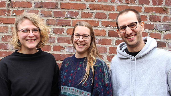 Foto des climatechallenge-Teams am KAT, drei Personen. 