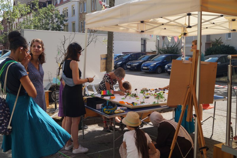 Ein interaktiver Plan der Oststadt konnte vor dem Zukunftsraum bearbeitet werden.