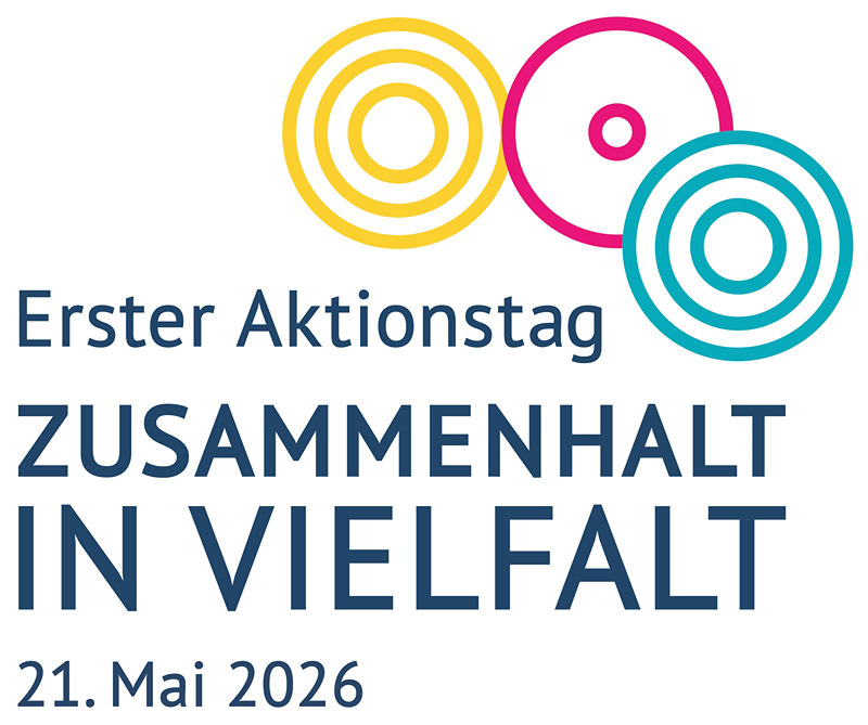 Logo mit farbigen Kreisen und Text „Erster Aktionstag ZUSAMMENHALT IN VIELFALT 21. Mai 2026“.
